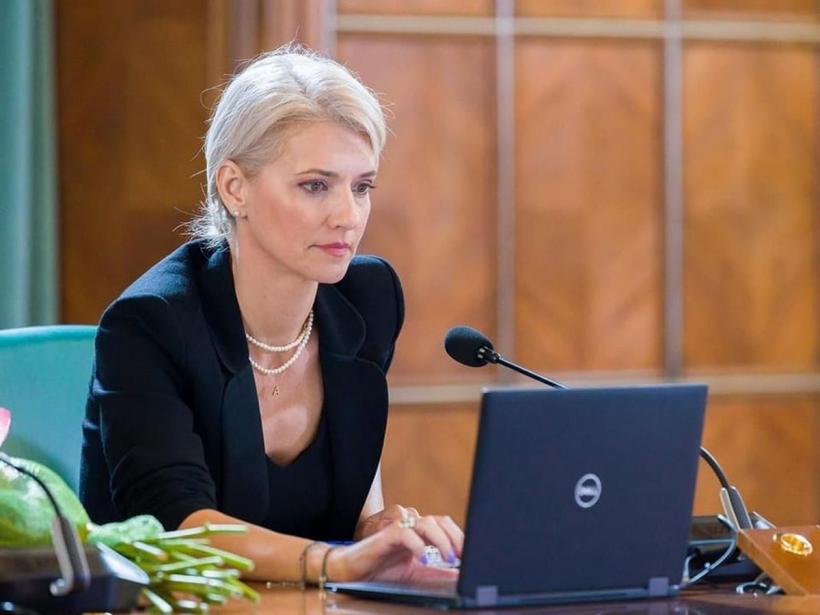 Gorghiu, dezamăgită că legea care prevede 33% locuri pentru femei în Parlament nu e adoptată
