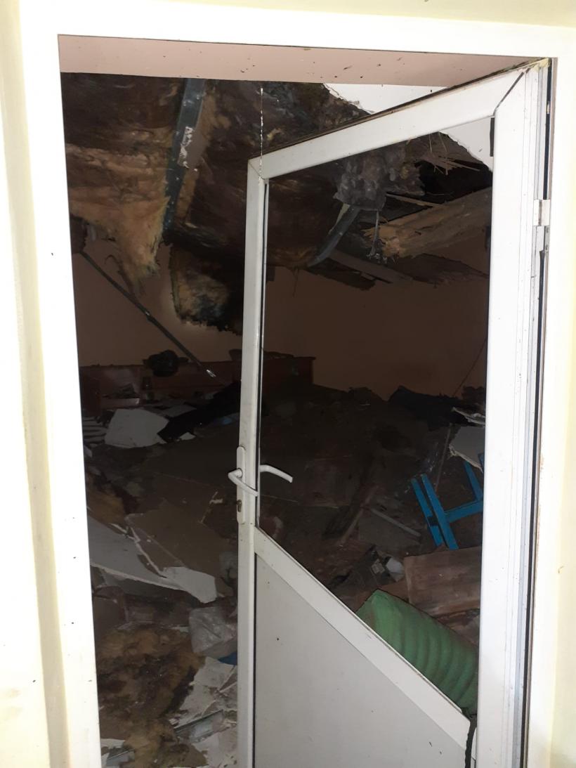 Explozie într-o casă din județul Vaslui. Două persoane au fost prinse sub dărâmături 18881866