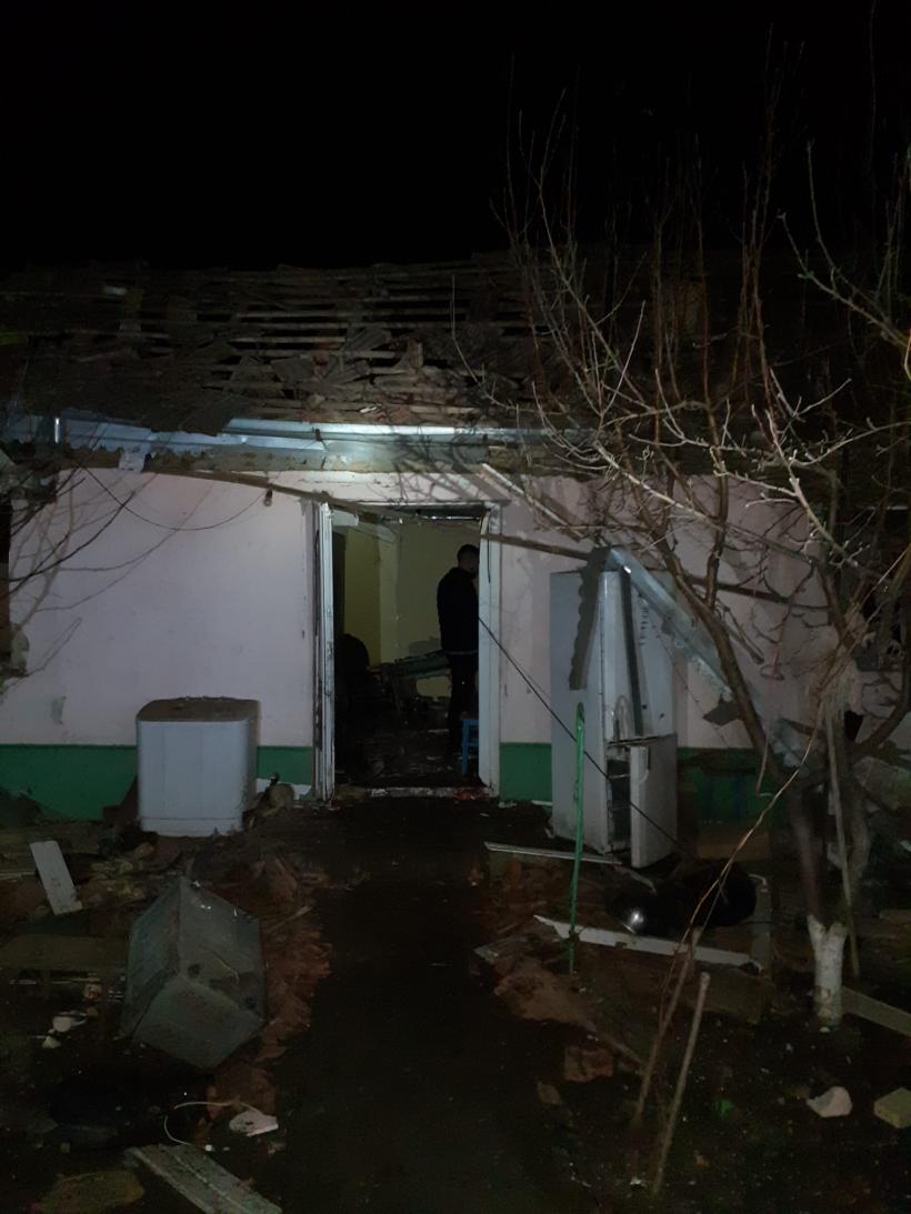 Explozie într-o casă din județul Vaslui. Două persoane au fost prinse sub dărâmături 18881867