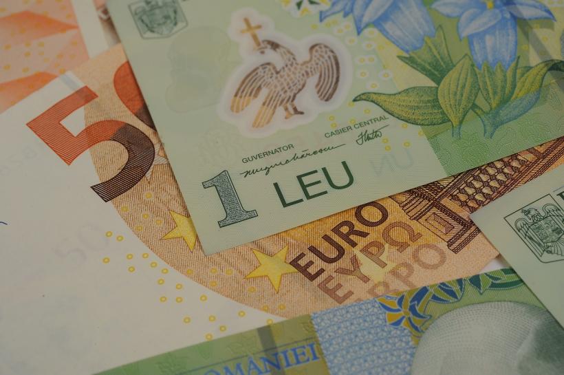 Leul s-a apreciat, miercuri, în raport cu euro, dar a pierdut în faţa dolarului american