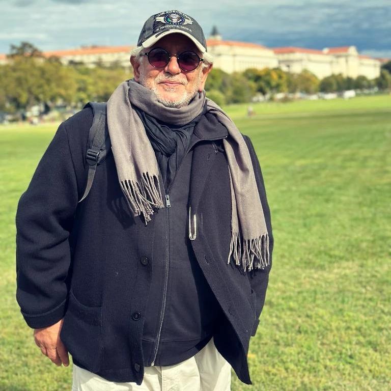 La mulți ani, Ovidiu Lipan Țăndărică: "Fericirea e acolo unde doarme Dumnezeu" 18882247