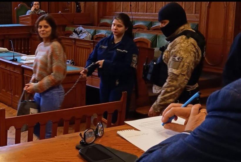 Italiancă antifascistă, dusă în lanțuri într-un tribunal maghiar. Imaginea șocantă a stârnit proteste  18882396