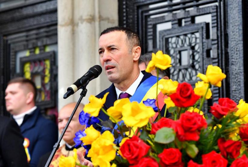 Șeful CJ Prahova, Iulian Dumitrescu, inculpat pentru mită și fals, demisionează din funcțiile deținute în PNL, dar nu și din funcțiile publice 18882569