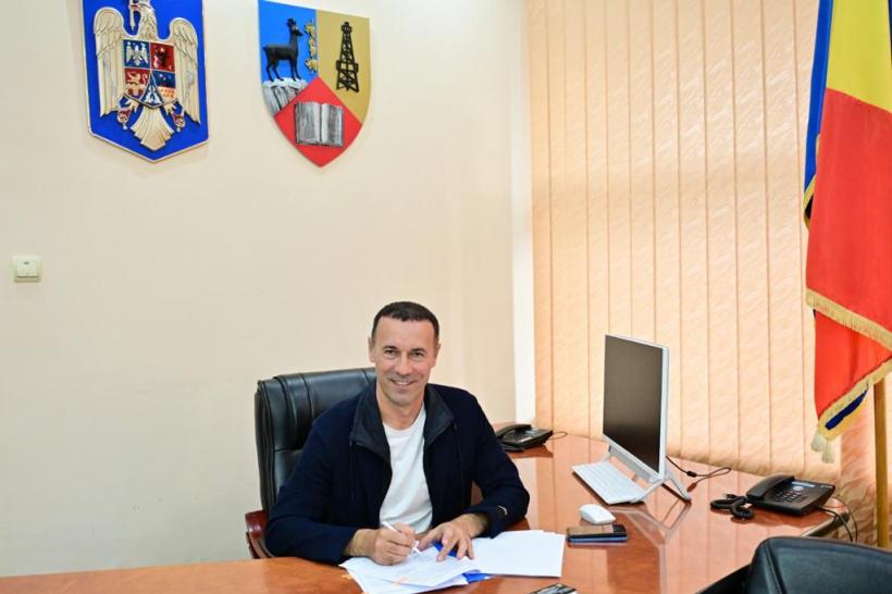 Șeful CJ Prahova, Iulian Dumitrescu, inculpat pentru mită și fals, demisionează din funcțiile deținute în PNL, dar nu și din funcțiile publice 18882570