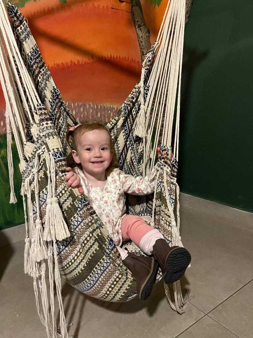 Selah s-a născut cu o malformație gravă a inimii. La un an de la operație, fetița din Arad este un copil sănătos și vesel care abia așteaptă să i se nască frățiorul 18882628