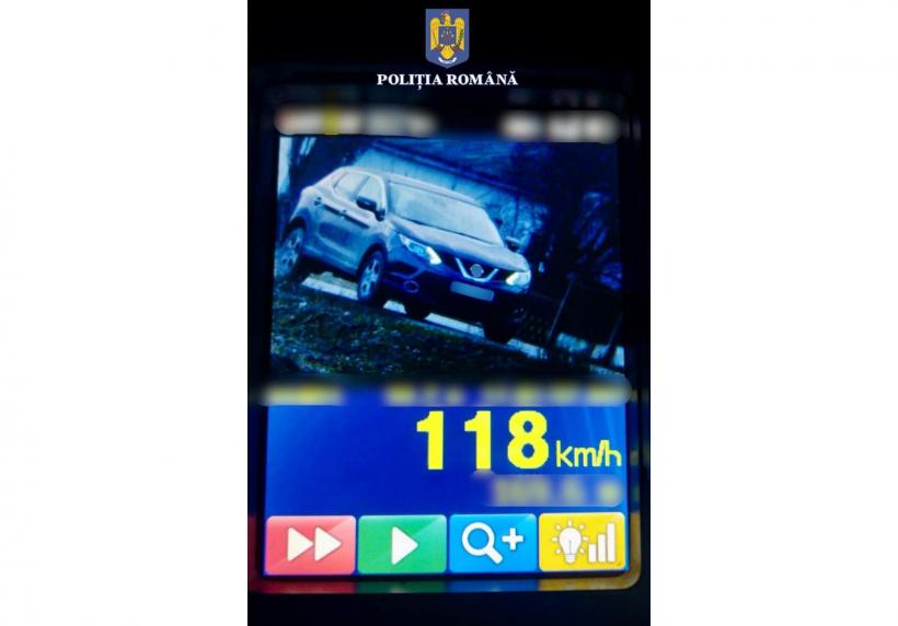 Bătrânica vitezomană: la aproape 80 de ani: o femeie a fost prinsă de polițiști conducând cu 118 km/h la Bacău 18882760