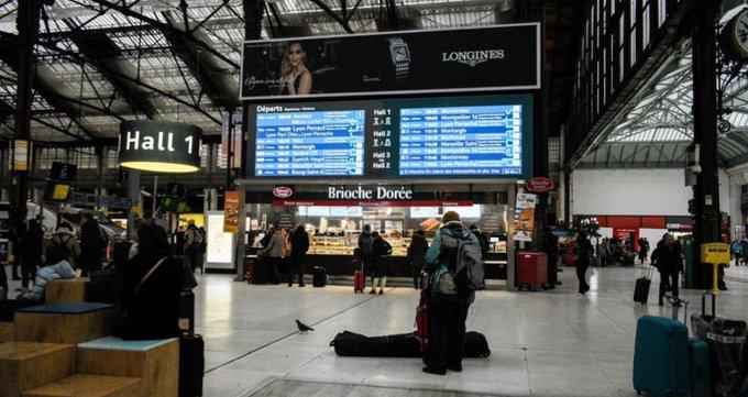 Oameni înjunghiați în gara din Paris. Atacatorul, care a folosit un ciocan și un cuțit, a fost prins  18882789