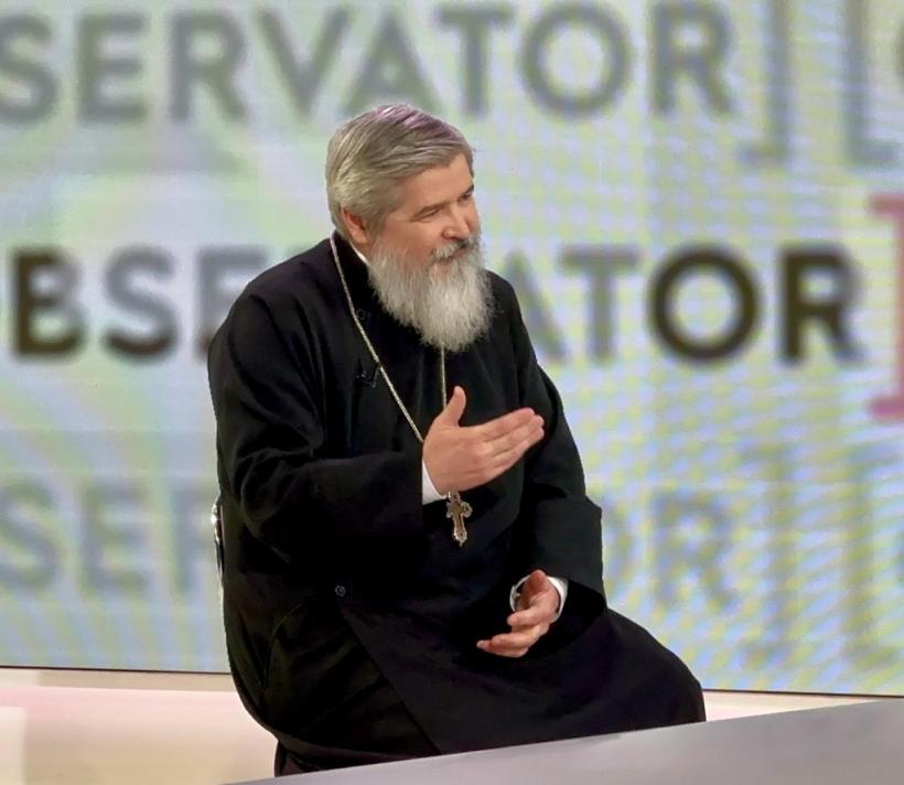 Părintele Vasile Ioana și Dr. Cristian Manea, în fața publicului, la Sala Rapsodia 18882279