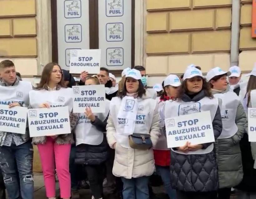 PUSL, protest la Cluj: cerem Parchetului să facă lumină în cazul fondatorului UNTOLD, acuzat de abuzuri sexuale cu minori