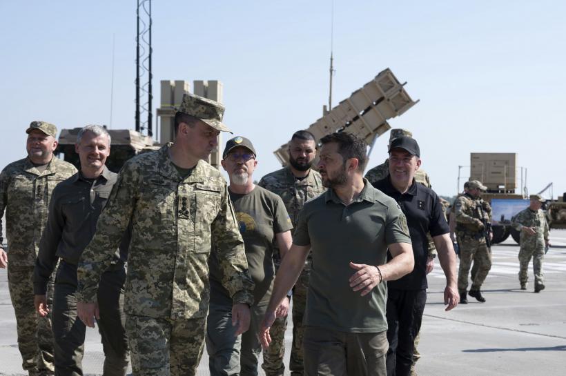 Scandal în Ucraina: Zelenski îl demite pe șeful armatei, Valeri Zalujnîi 18882751