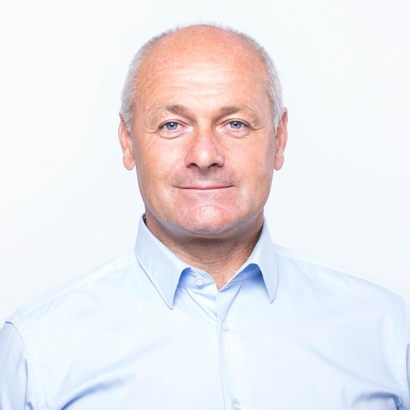 România, la picioarele lor: Viaţă de lux pe banii noștri. Topul baronilor cu afaceri din bani publici 18882734