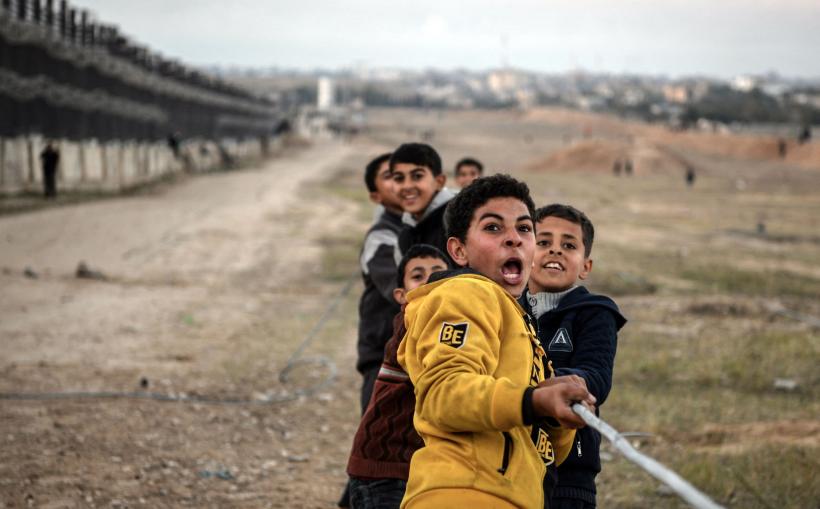 Copiii din Gaza ar putea să piardă un an de studii. Cursurile sunt suspendate și școlile au fost închise