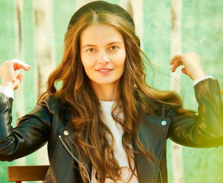 Decorul a căzut peste angajați la Teatrul German din Timișoara. Trei persoane au fost rănite. Actrița Olga Torok a ajuns la spital 18882998