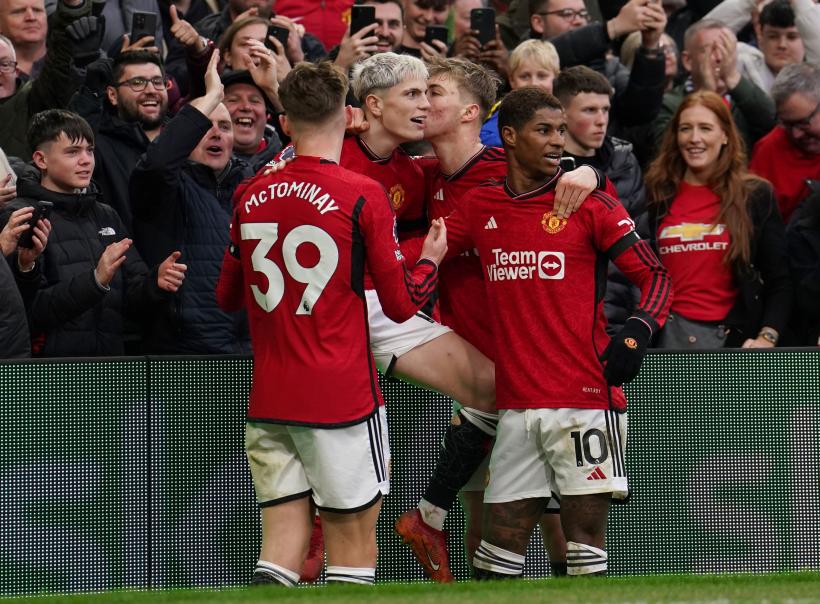 Manchester United a urcat pe locul șase în urma victoriei cu 3-0 în fața lui West Ham 18882976