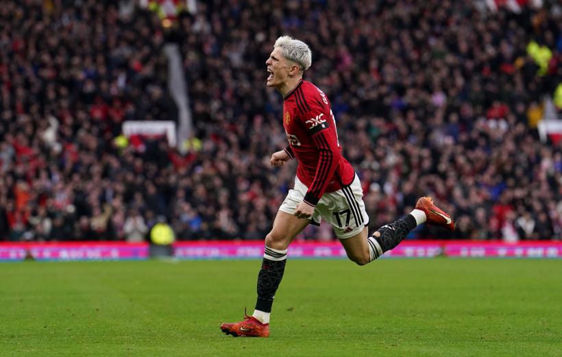 Manchester United a urcat pe locul șase în urma victoriei cu 3-0 în fața lui West Ham 18882977