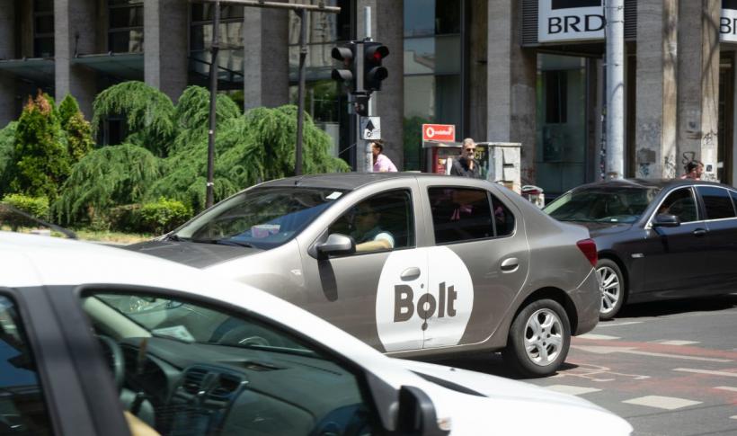 Nouă amenințare: autobuze și curieri Uber. Taximetriștii au introdus modificări legislative pentru Uber și Bolt