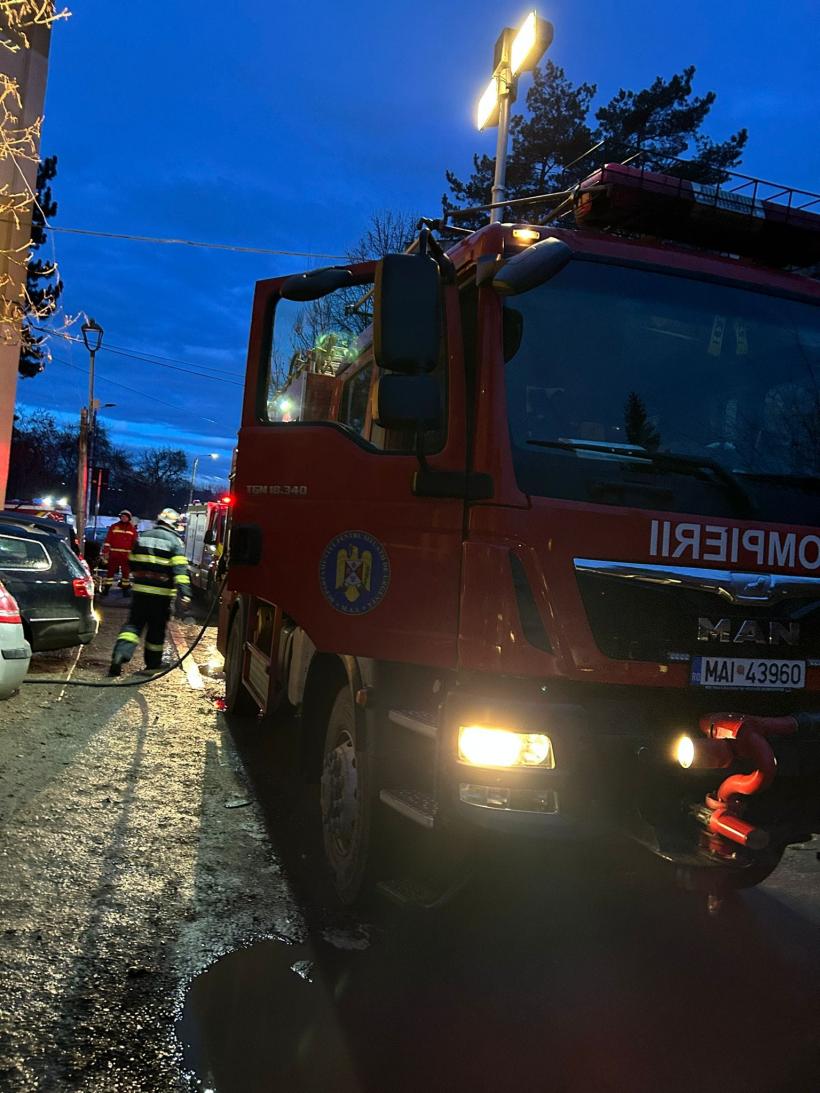 Tragedie la Suceava: Un bloc a luat foc. Doi bătrâni de 80 de ani au murit