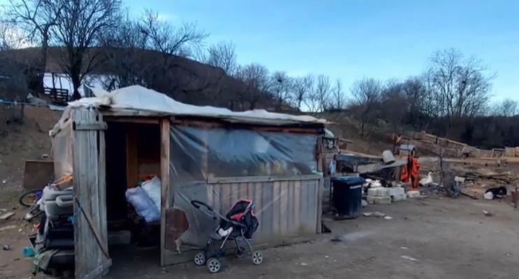 Sclavi în România, la Giurgiu. Persoane cu dizabilități, în condiții inumane, supuse la violențe inimaginabile: mi-a spus că dacă voi pleca mă va lega de mașină și mă va târî în urma ei 18883369