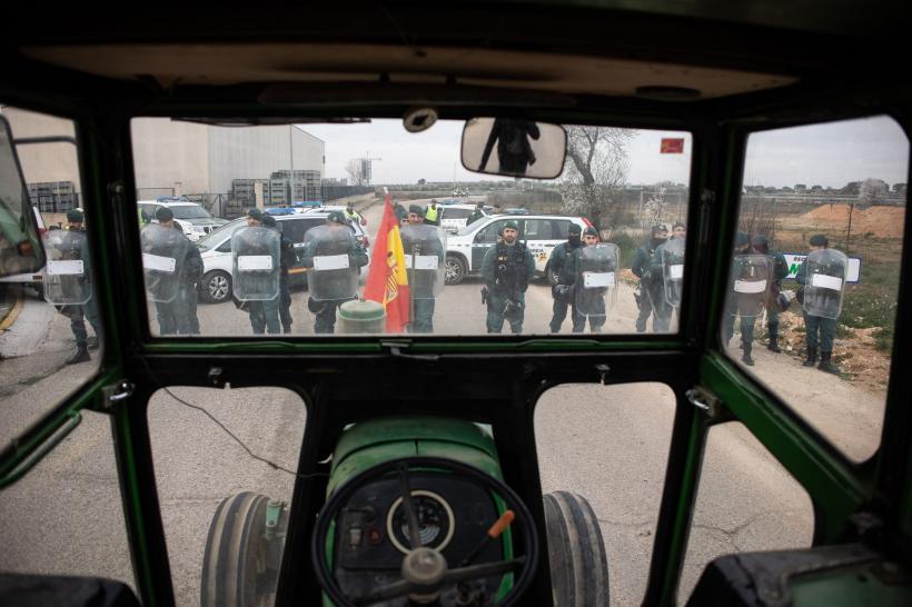 Răscoala agricultorilor ajunge în Spania