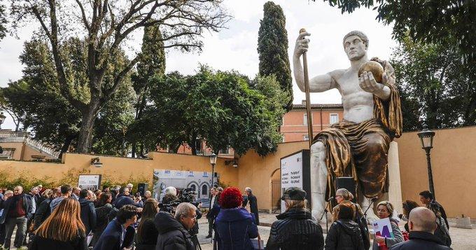 Impresionant: Statuia gigant din bronz a imparatului Constantin de la Roma a fost reconstituită