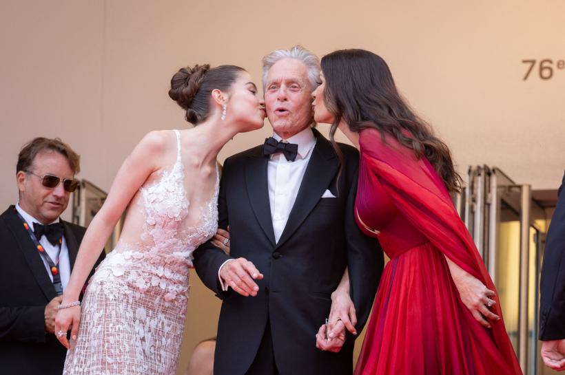 Michael Douglas, de nerecunoscut în rolul lui Benjamin Franklin. Care a fost reacția soției sale, Catherine Zeta-Jones 18883646