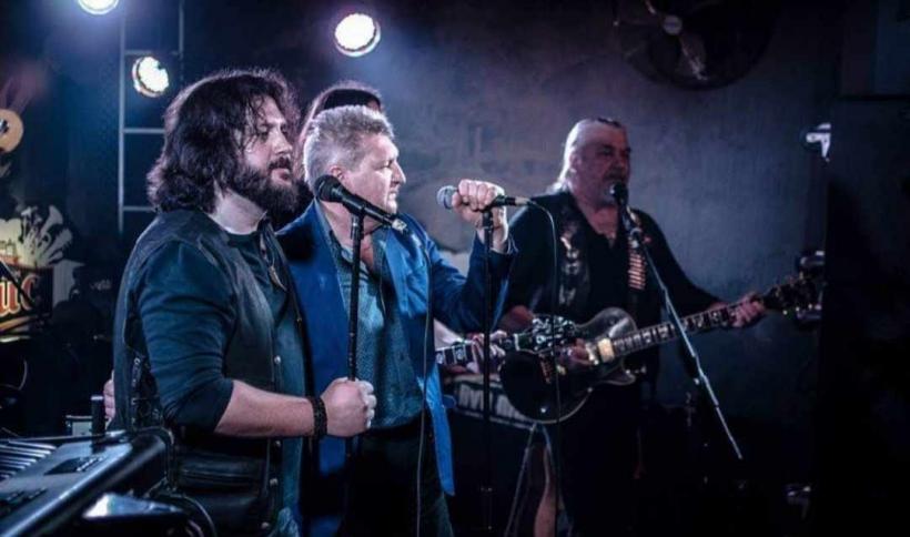 A murit Moni Bordeianu, "Canarul galben", membru fondator al trupei Phoenix. Nicu Covaci: "Iți mulțumim, Moni, pentru că ceea ce avem acum tu ai început!" 18883928