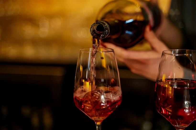 Vinul roșu și bucatele potrivite: combinații delicioase pentru fiecare preferință culinară