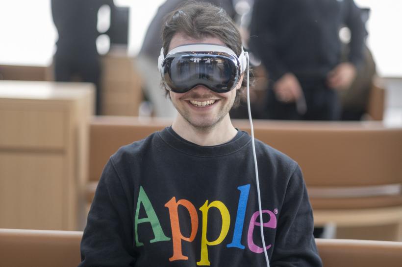 Noile căşti Vision Pro de la Apple, revândute la 5.000 de dolari pe pieţe din afara SUA 18883760