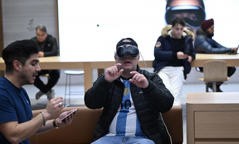 Noile căşti Vision Pro de la Apple, revândute la 5.000 de dolari pe pieţe din afara SUA 18883762