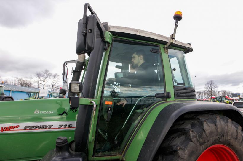 Fermierii polonezi intră în grevă timp de o lună împotriva politicilor UE 18883898