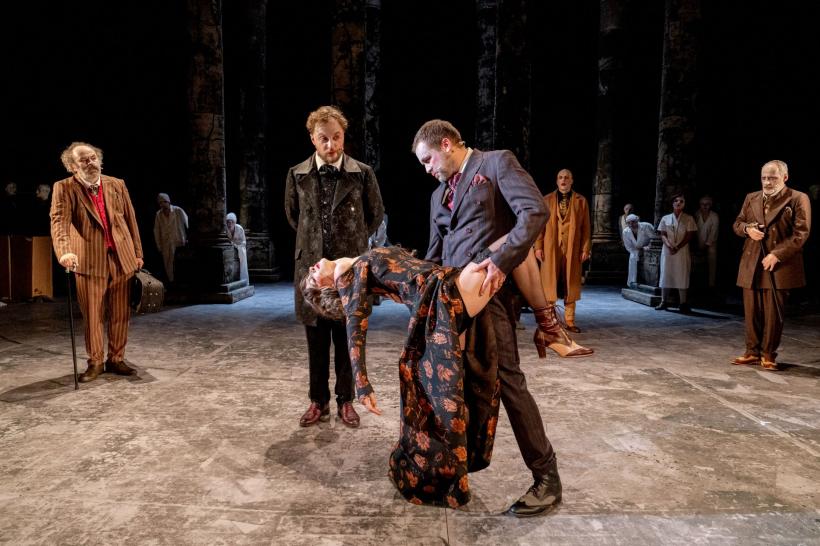 Eveniment excepțional pe scena Teatrului Național Iași: premiera pe țară „O tragedie veninoasă” după „Women beware women” de Thomas Middleton, în regia lui Silviu Purcărete 18884213