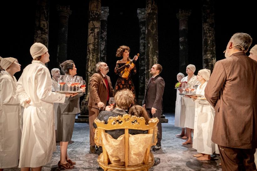 Eveniment excepțional pe scena Teatrului Național Iași: premiera pe țară „O tragedie veninoasă” după „Women beware women” de Thomas Middleton, în regia lui Silviu Purcărete 18884214