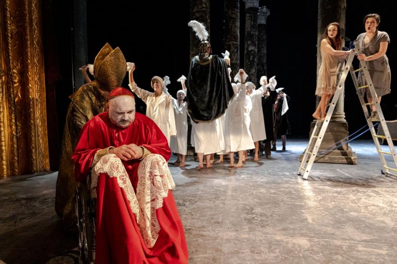 Eveniment excepțional pe scena Teatrului Național Iași: premiera pe țară „O tragedie veninoasă” după „Women beware women” de Thomas Middleton, în regia lui Silviu Purcărete 18884215