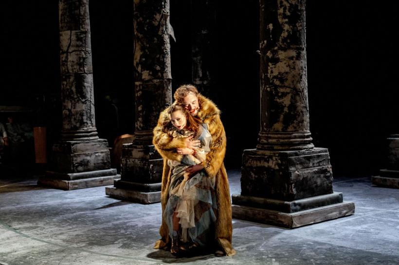 Eveniment excepțional pe scena Teatrului Național Iași: premiera pe țară „O tragedie veninoasă” după „Women beware women” de Thomas Middleton, în regia lui Silviu Purcărete 18884217