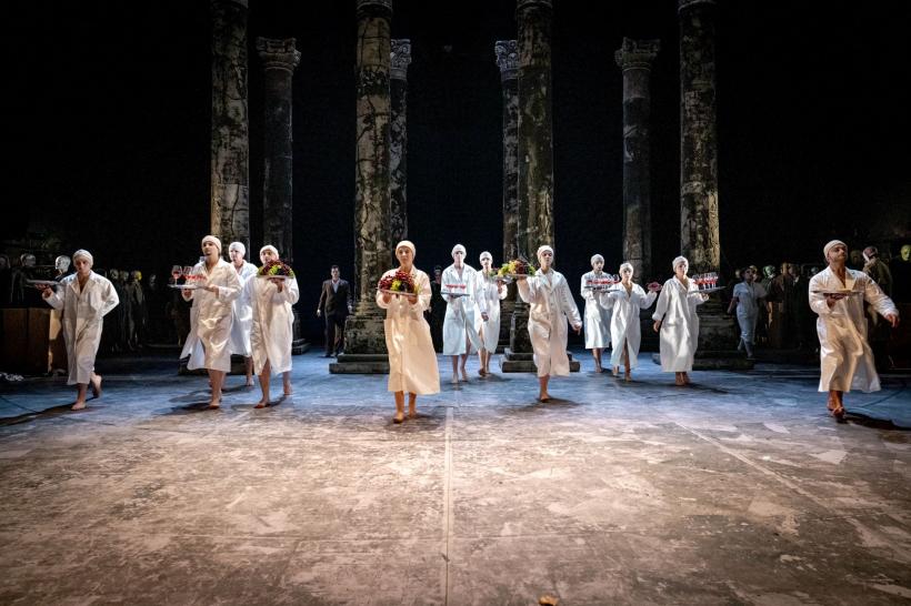 Eveniment excepțional pe scena Teatrului Național Iași: premiera pe țară „O tragedie veninoasă” după „Women beware women” de Thomas Middleton, în regia lui Silviu Purcărete 18884219