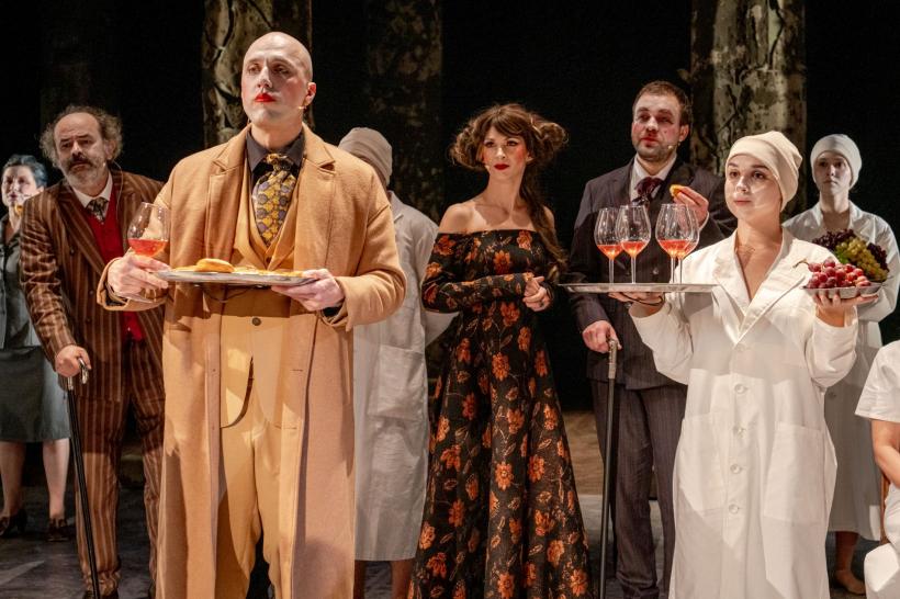 Eveniment excepțional pe scena Teatrului Național Iași: premiera pe țară „O tragedie veninoasă” după „Women beware women” de Thomas Middleton, în regia lui Silviu Purcărete 18884220