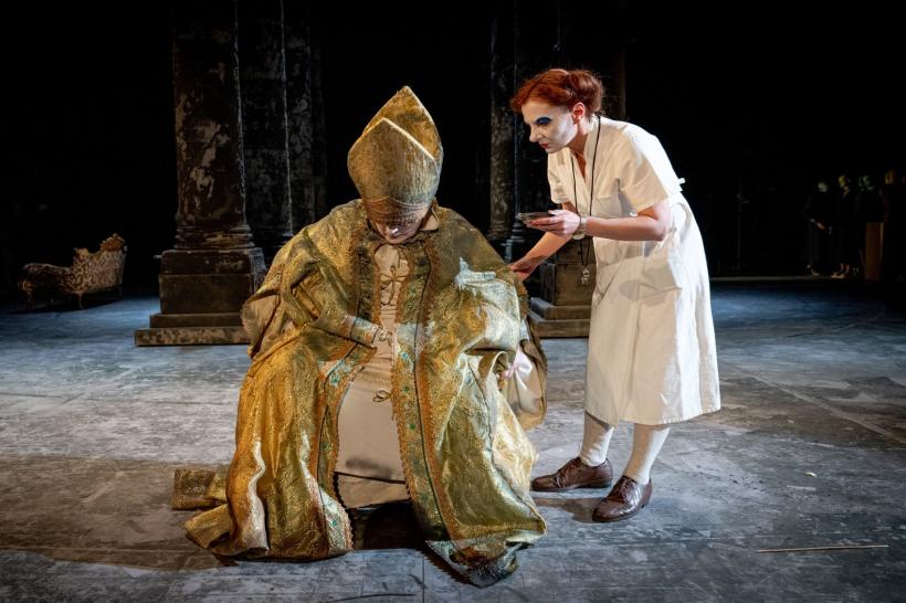 Eveniment excepțional pe scena Teatrului Național Iași: premiera pe țară „O tragedie veninoasă” după „Women beware women” de Thomas Middleton, în regia lui Silviu Purcărete 18884221