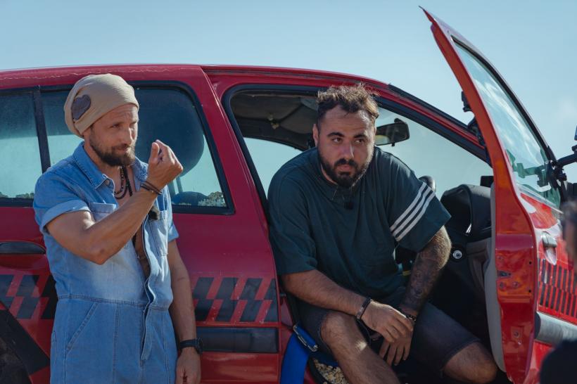 Băieții, panicați înainte de proba lor de la Power Couple - Calcule la rotisor! Emi Popescu: „Când am văzut că ne învârtim într-o mașină, am înțeles că va fi rău!” 18884150