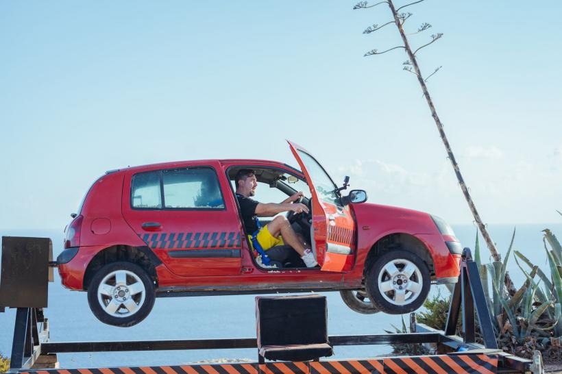 Băieții, panicați înainte de proba lor de la Power Couple - Calcule la rotisor! Emi Popescu: „Când am văzut că ne învârtim într-o mașină, am înțeles că va fi rău!” 18884152