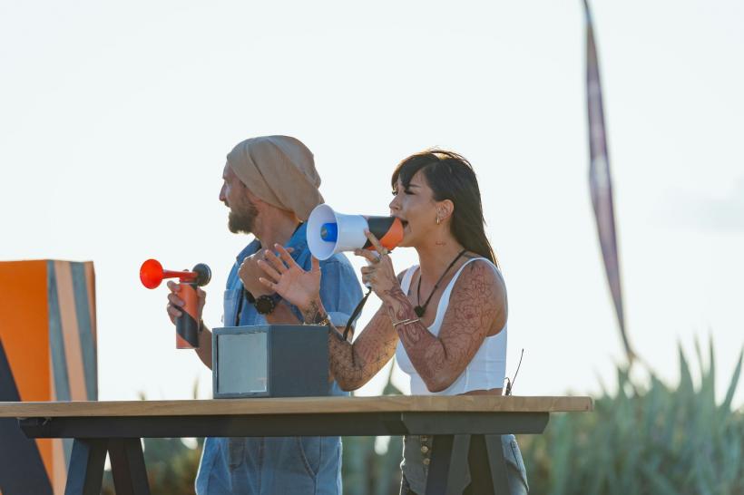 Băieții, panicați înainte de proba lor de la Power Couple - Calcule la rotisor! Emi Popescu: „Când am văzut că ne învârtim într-o mașină, am înțeles că va fi rău!” 18884153