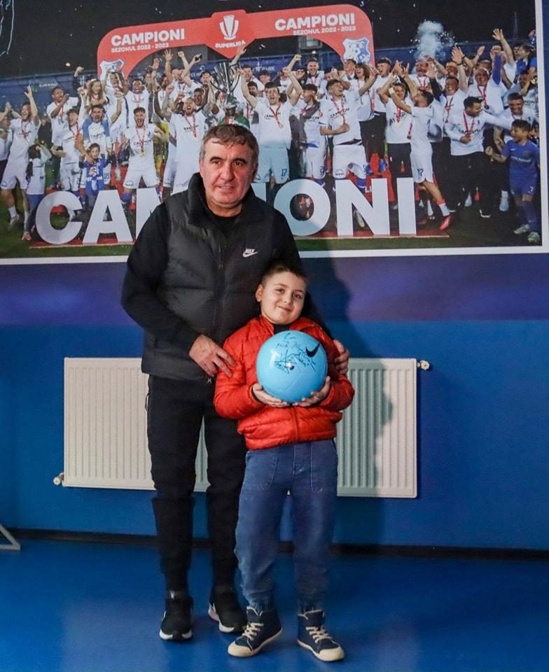 Un băiețel de 6 ani, care plângea la înfrângerea Farului cu Dinamo, a primit un cadou surpriză de la Gică Hagi