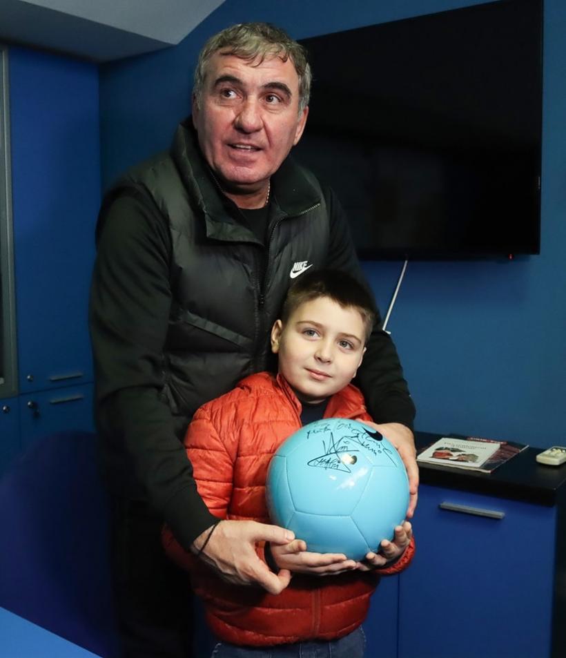 Un băiețel de 6 ani, care plângea la înfrângerea Farului cu Dinamo, a primit un cadou surpriză de la Gică Hagi 18884596
