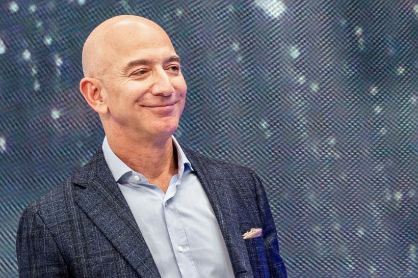Miliardarul Jeff Bezos a vândut acţiuni Amazon în valoare de 4 miliarde dolari în ultima săptămână
