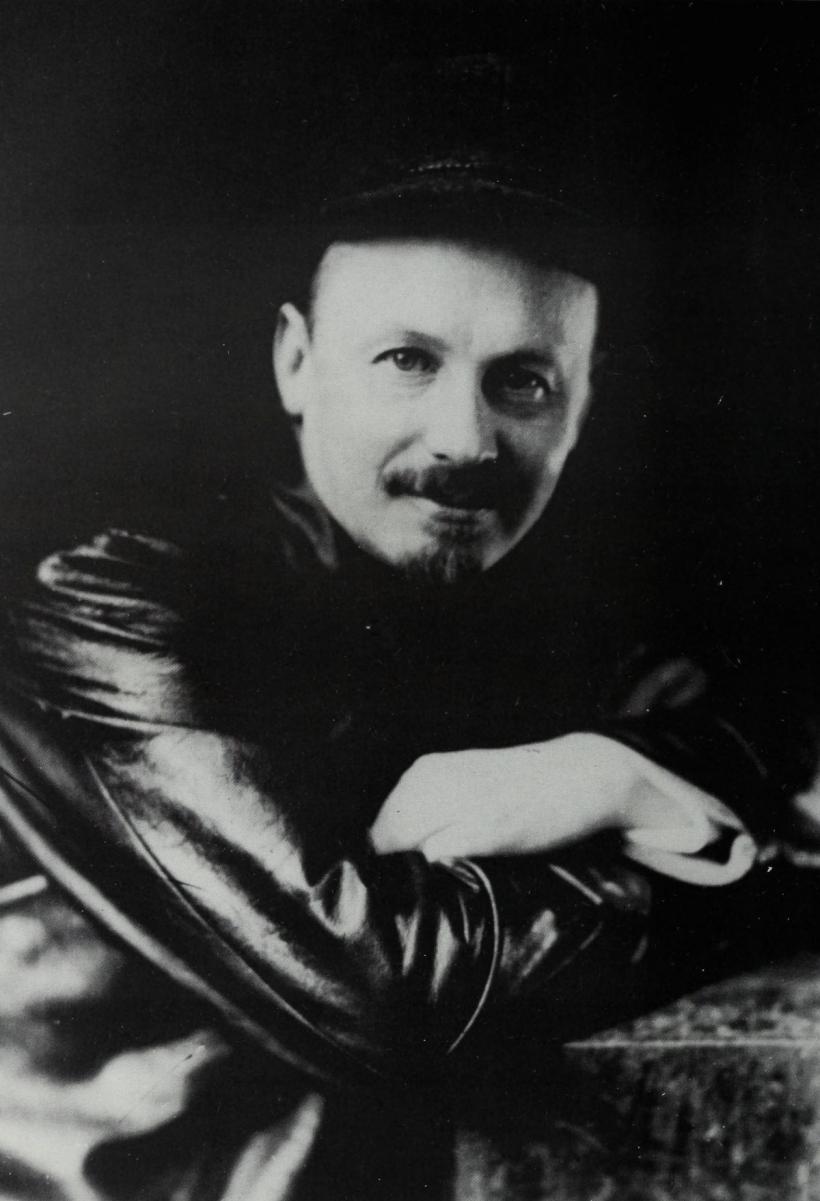 Creierul-fustangiu al comuniștilor s-a „aprins” doar după femei fine 18884366