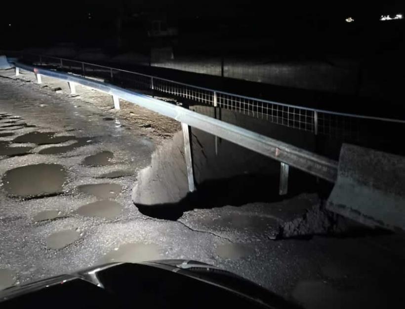 Un pod s-a surpat în Suceava, din cauza viiturilor