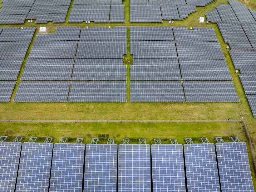 România nu intră în top 10 cele mai mari pieţe pentru proiectele de energie solară. Unii cu investiţiile, alţii cu hârtiile 18884435