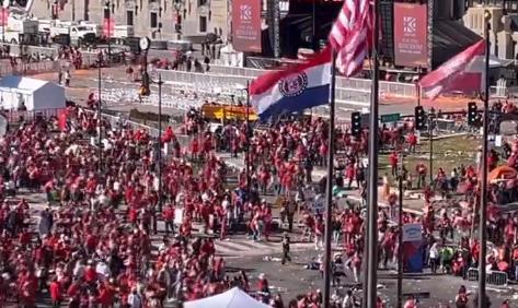 Atac armat cu 21 de victime la parada Kansas City Chiefs, câștigătoarea Super Bowl. Printre răniți sunt și copii. Update: O persoană a decedat 18884688