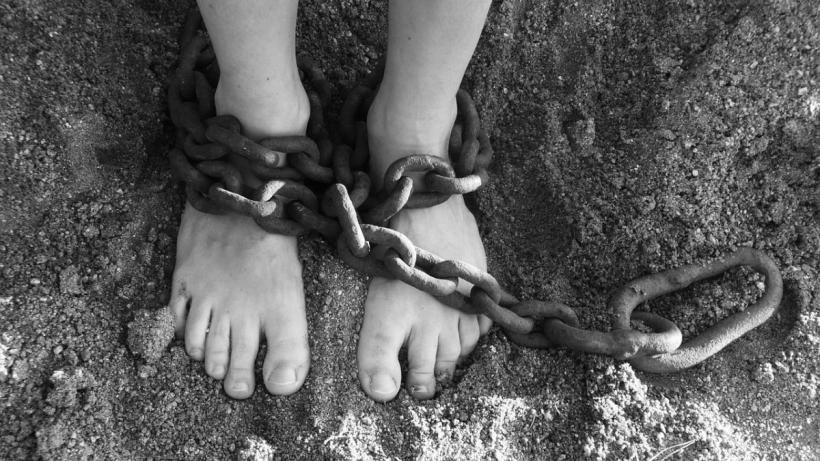 Condamnare fără suspendare pentru traficanții de persoane 