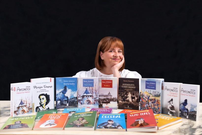 România ar trebui să aibă de o sută de ori mai mulți cititori, ca să se poată trăi din scris. Dialog de inimă (roșie) cu scriitoarea Simona Antonescu 18884517