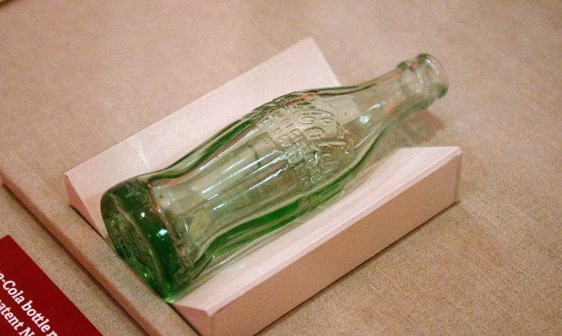 Stiați că? Sticla de Coca Cola a fost inspirată de formele sex-simbolului Mae West 18884629